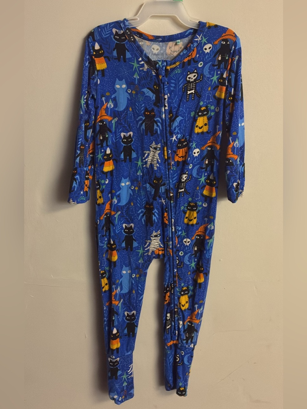 Musethreads bamboo w grippers black cat blue background Halloween zippy 12-18m